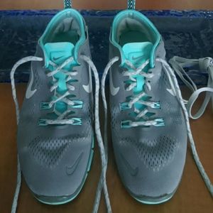 {Nike} FREE TR FIT 4